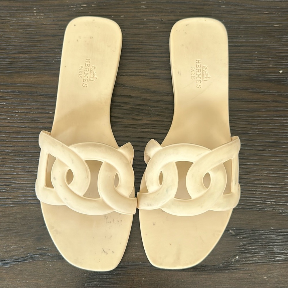 Aloha rubber sandals in beige size 38, visible color transfer.